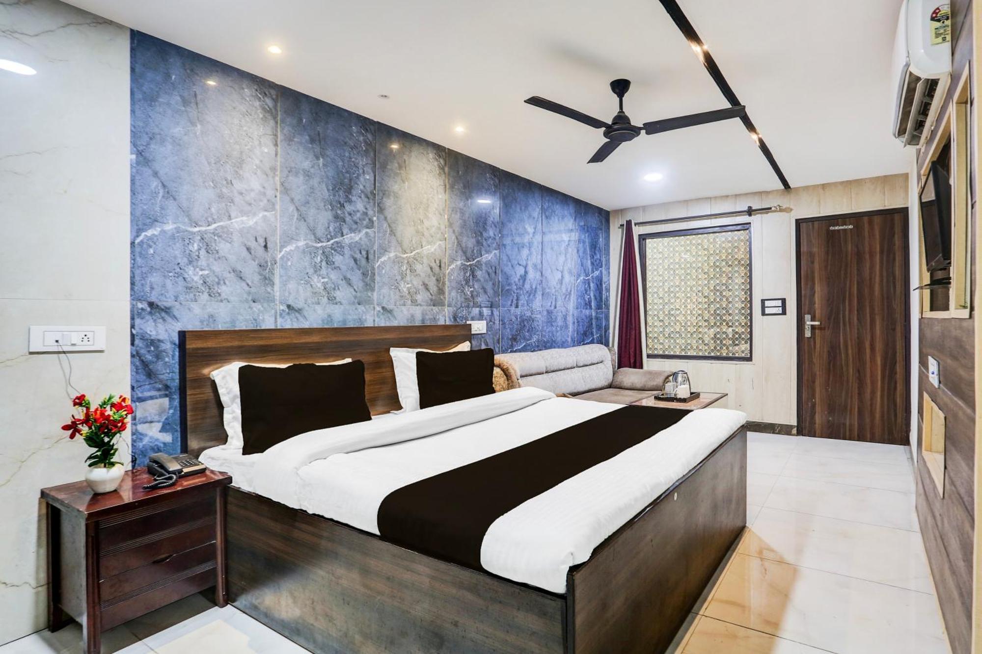 לודהיאנה Super Townhouse Haibowal Chowk מראה חיצוני תמונה