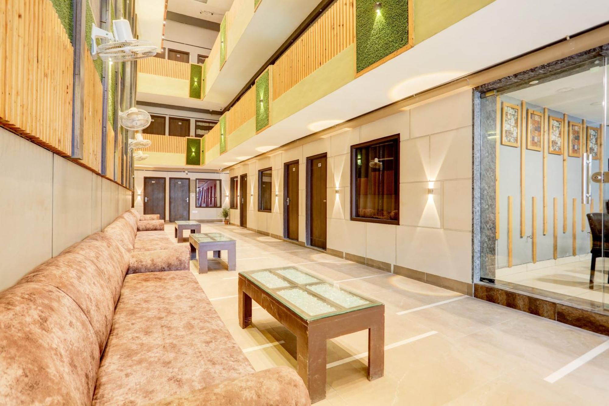 לודהיאנה Super Townhouse Haibowal Chowk מראה חיצוני תמונה
