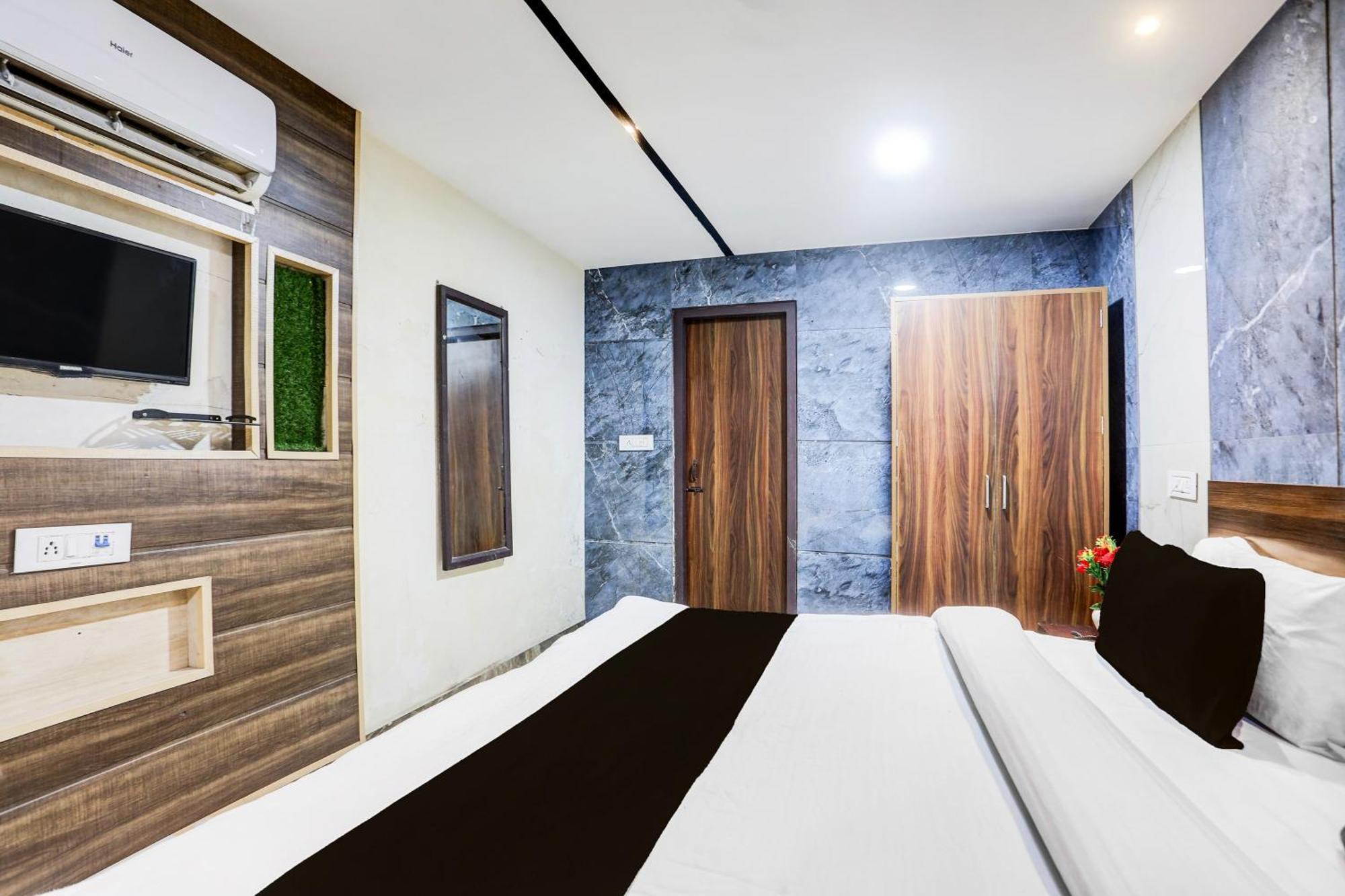 לודהיאנה Super Townhouse Haibowal Chowk מראה חיצוני תמונה