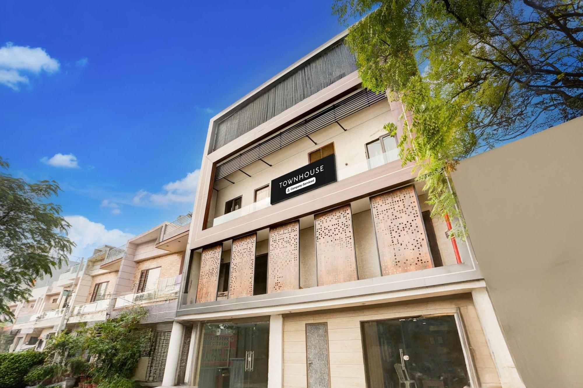 לודהיאנה Super Townhouse Haibowal Chowk מראה חיצוני תמונה