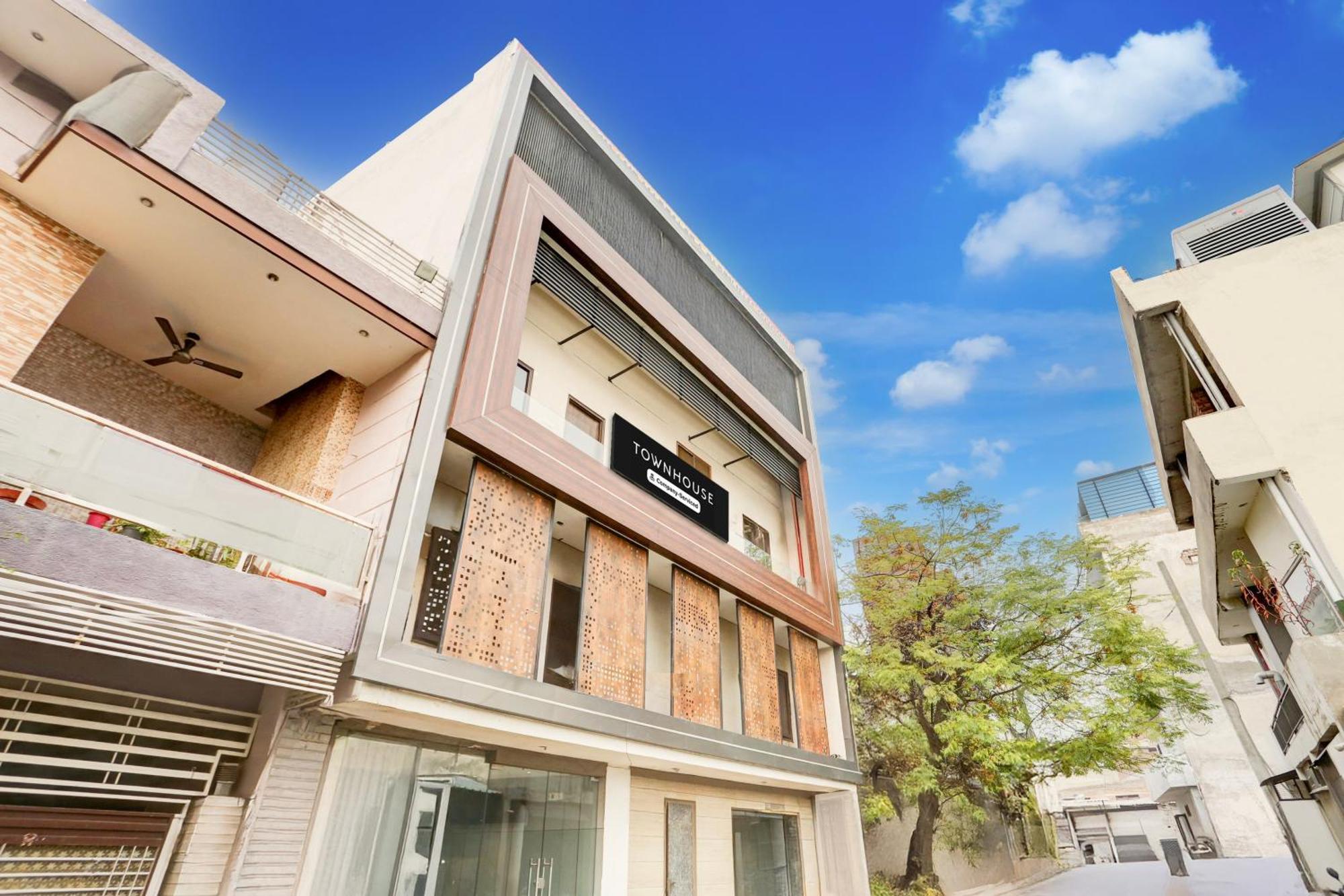 לודהיאנה Super Townhouse Haibowal Chowk מראה חיצוני תמונה