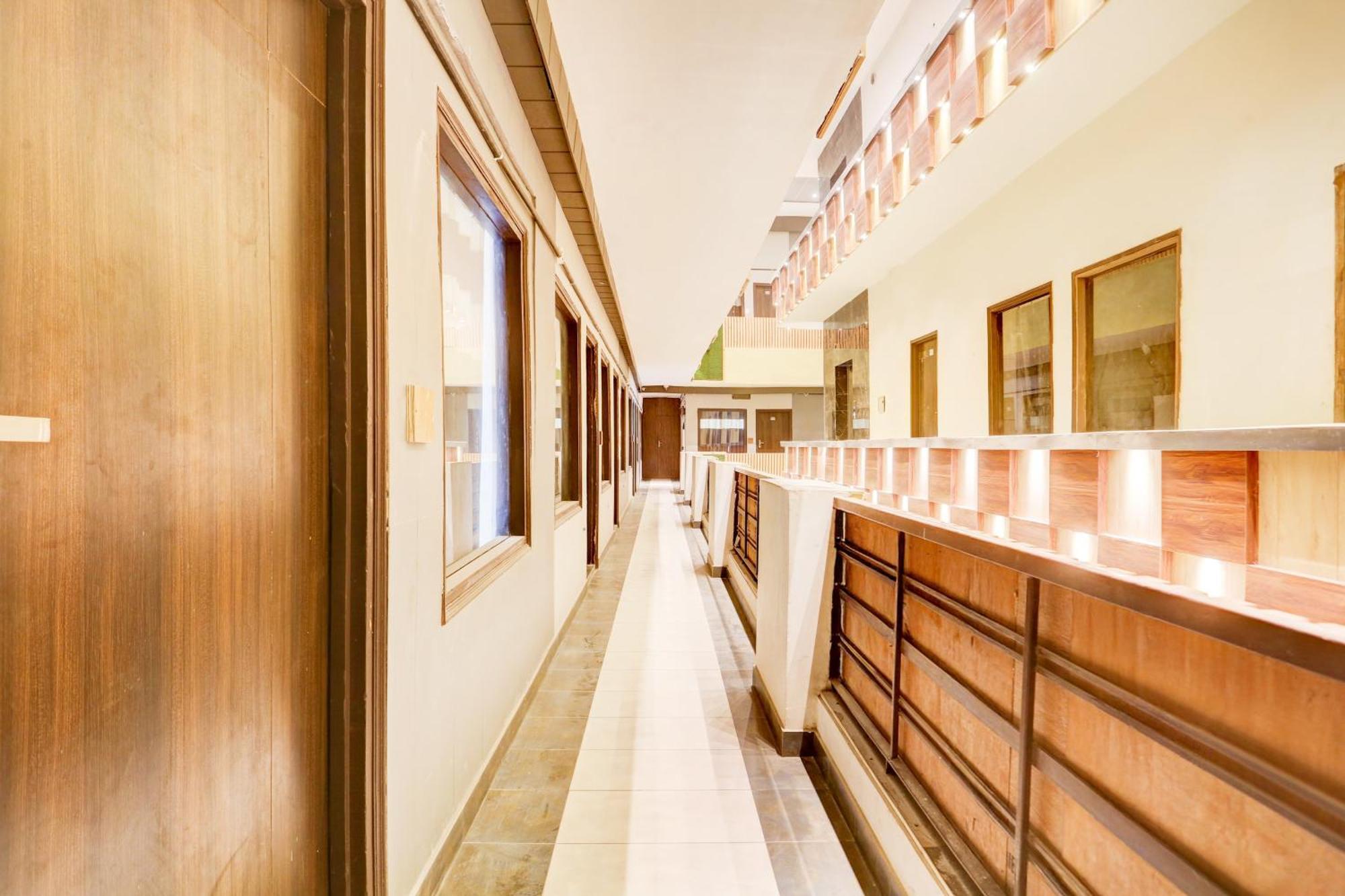 לודהיאנה Super Townhouse Haibowal Chowk מראה חיצוני תמונה
