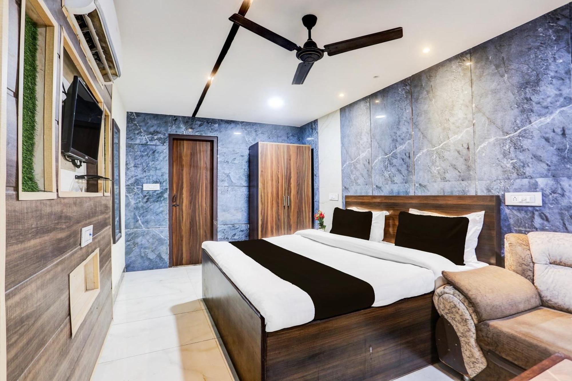 לודהיאנה Super Townhouse Haibowal Chowk מראה חיצוני תמונה